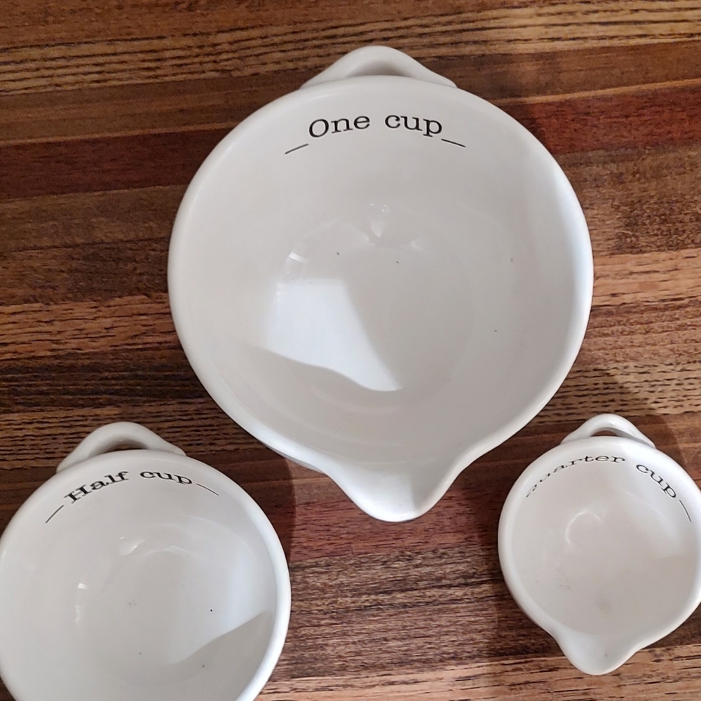Mud Pie measuring cups